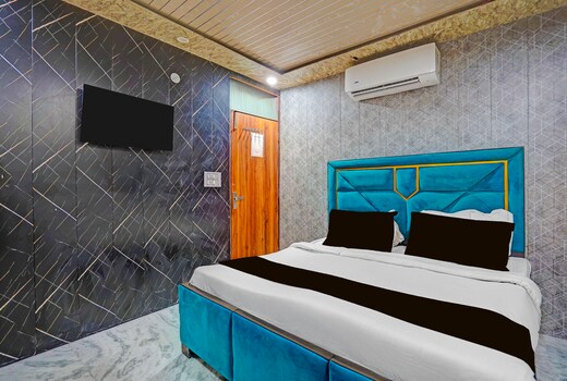 HOTEL O LAXMI NAGAR METRO