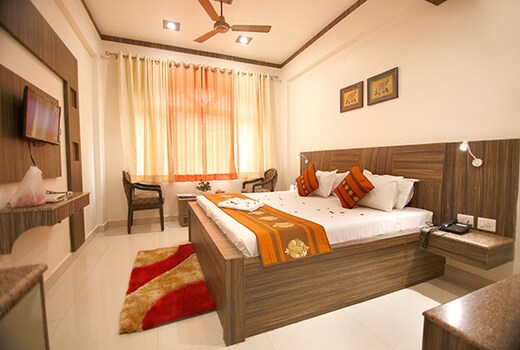 HOTELSHEETAL REGENCY - 300 MTR from Shri Krishna Janambhumi