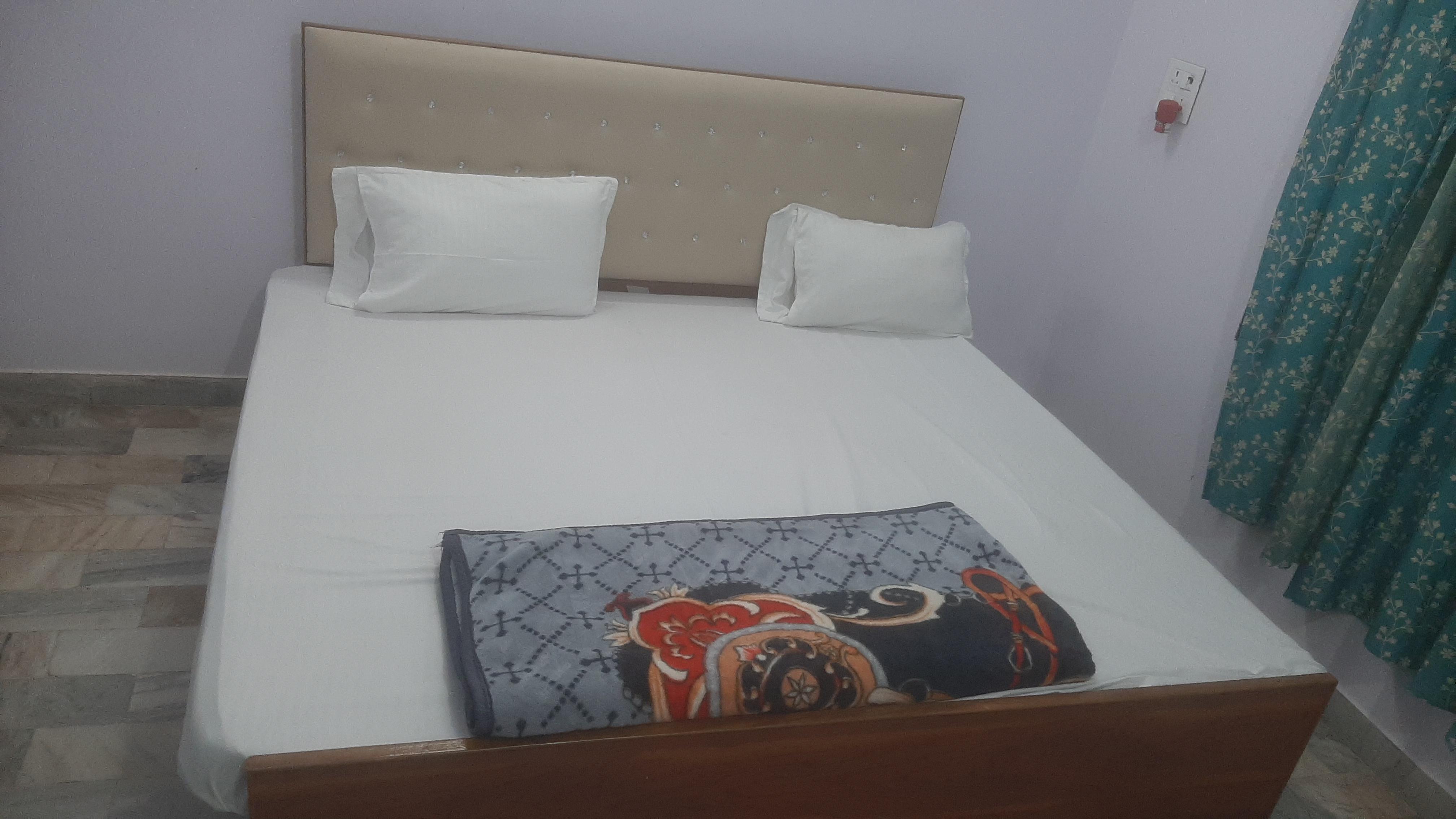 Mahadev Inn | Varanasi