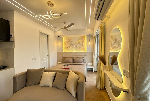 AeroLuxe Suite |5 min from Airport |Premium Studio