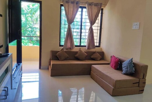 G01 HOMESTAYS
