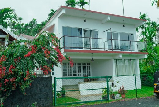 Maple Grove Suite I Swimming Pool & Caretaker