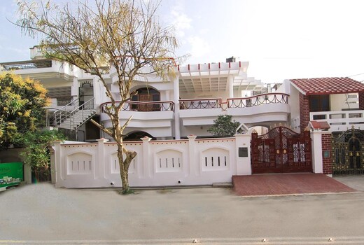 Precious inn