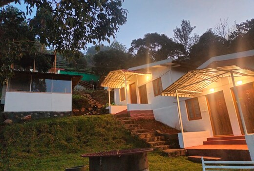 MANI'S HOME STAY