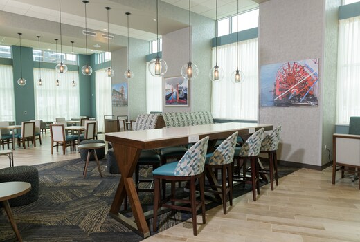 Hampton Inn & Suites by Hilton Erie Bayfront