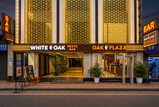 Hotel Oak Plaza Near Connaught Place & NDLS Station