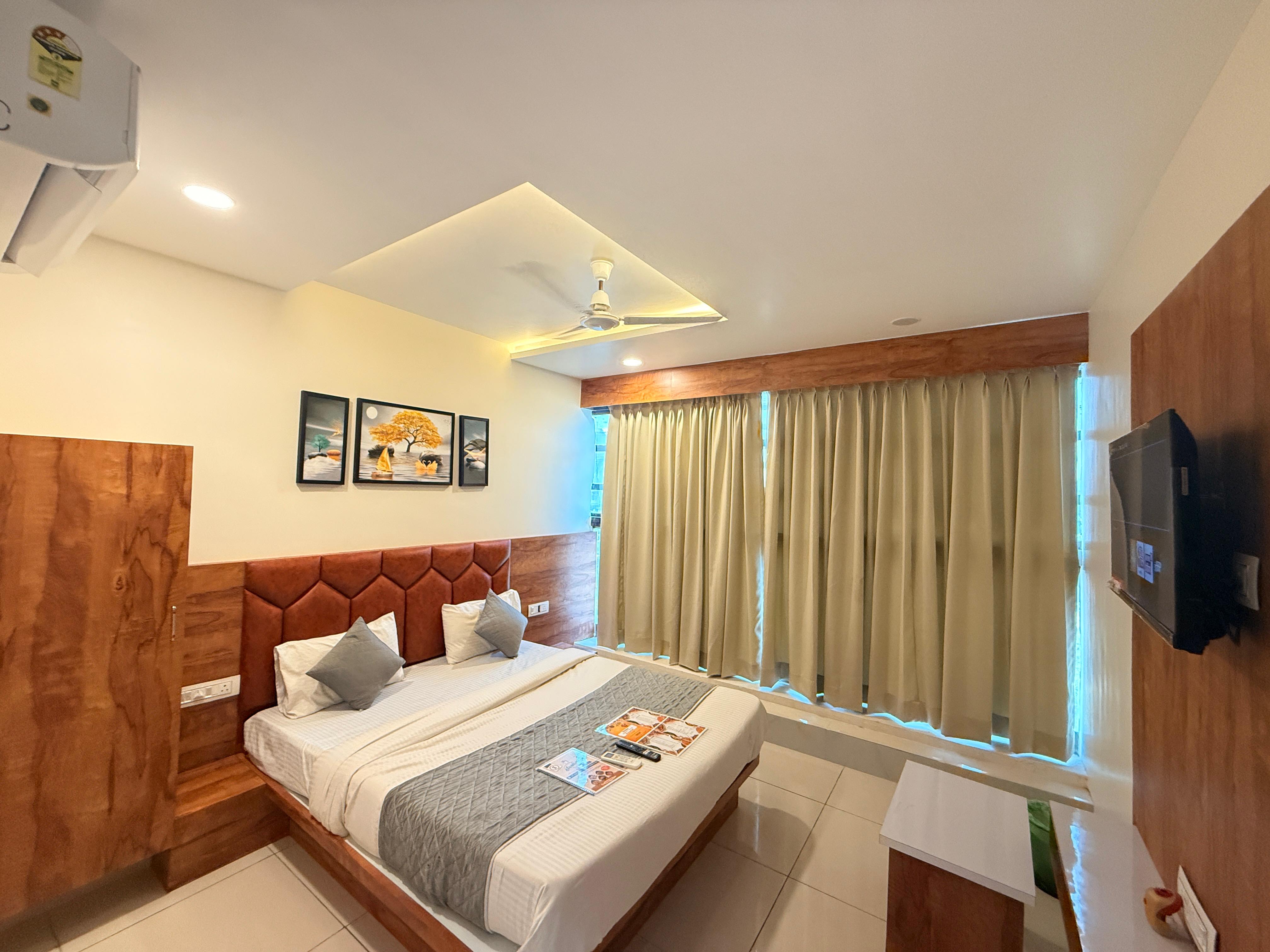 Hotel Radhe Sky