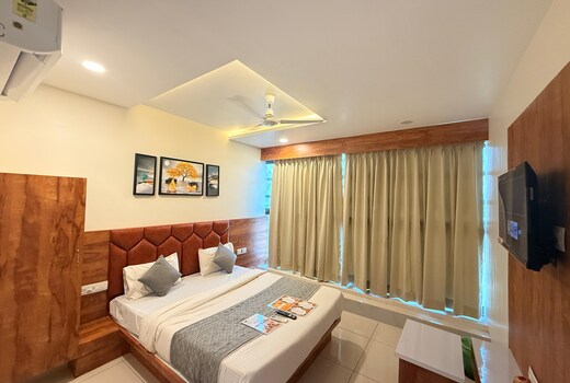 Hotel Radhe Sky