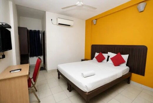 FabHotel Regal I