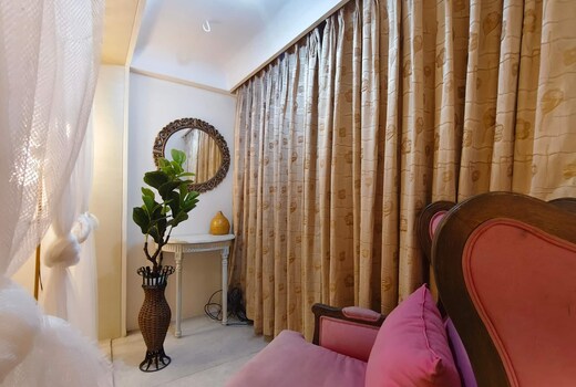1BHK Budget Flat 6km from BKC Family Friendly