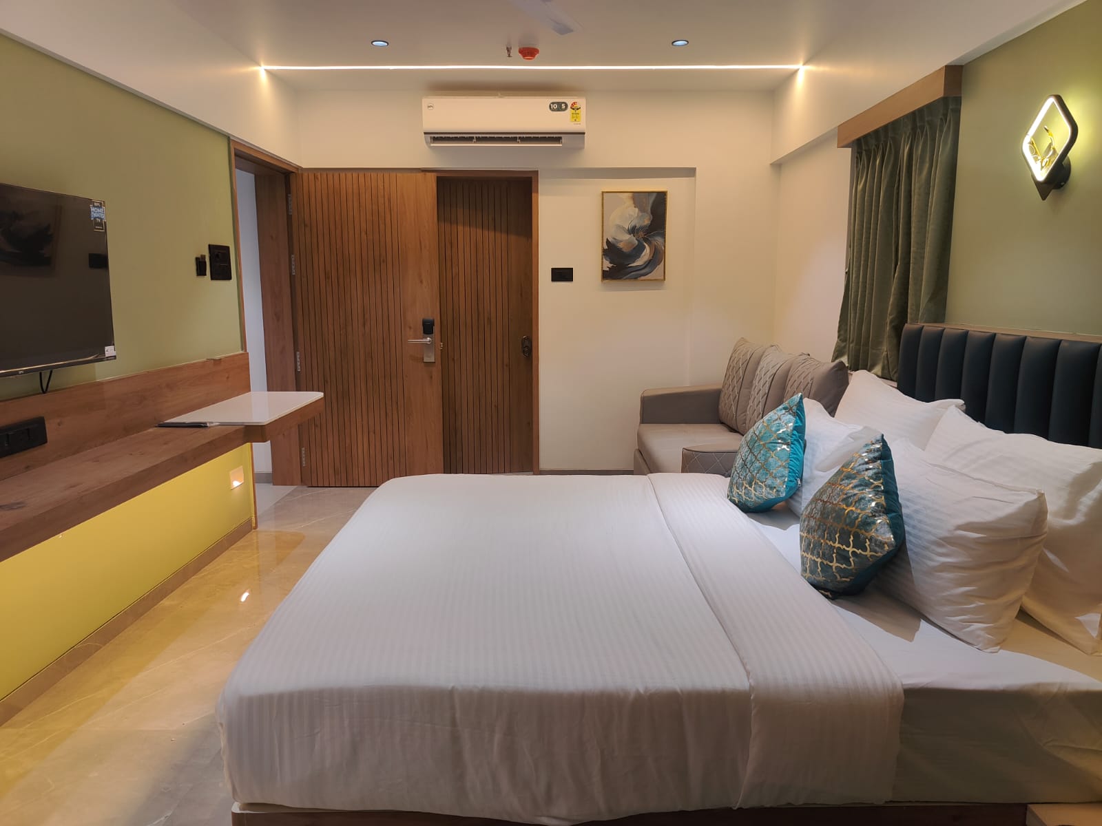 Hotel Vaishnavi Heights