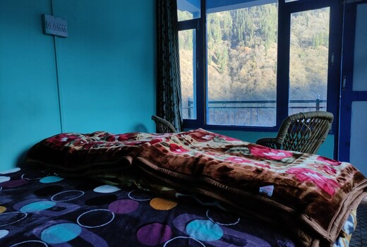 Rainbow Home Stay, Tosh