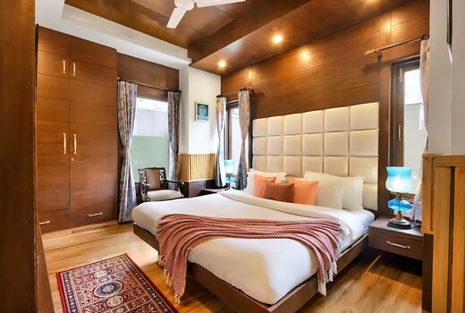 Summer House Mall Road Cozy Luxury Stay