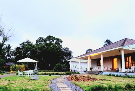 Villa Wodeyarmutt Tropical luxury living