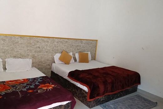 Maheswar Travels and Lodge