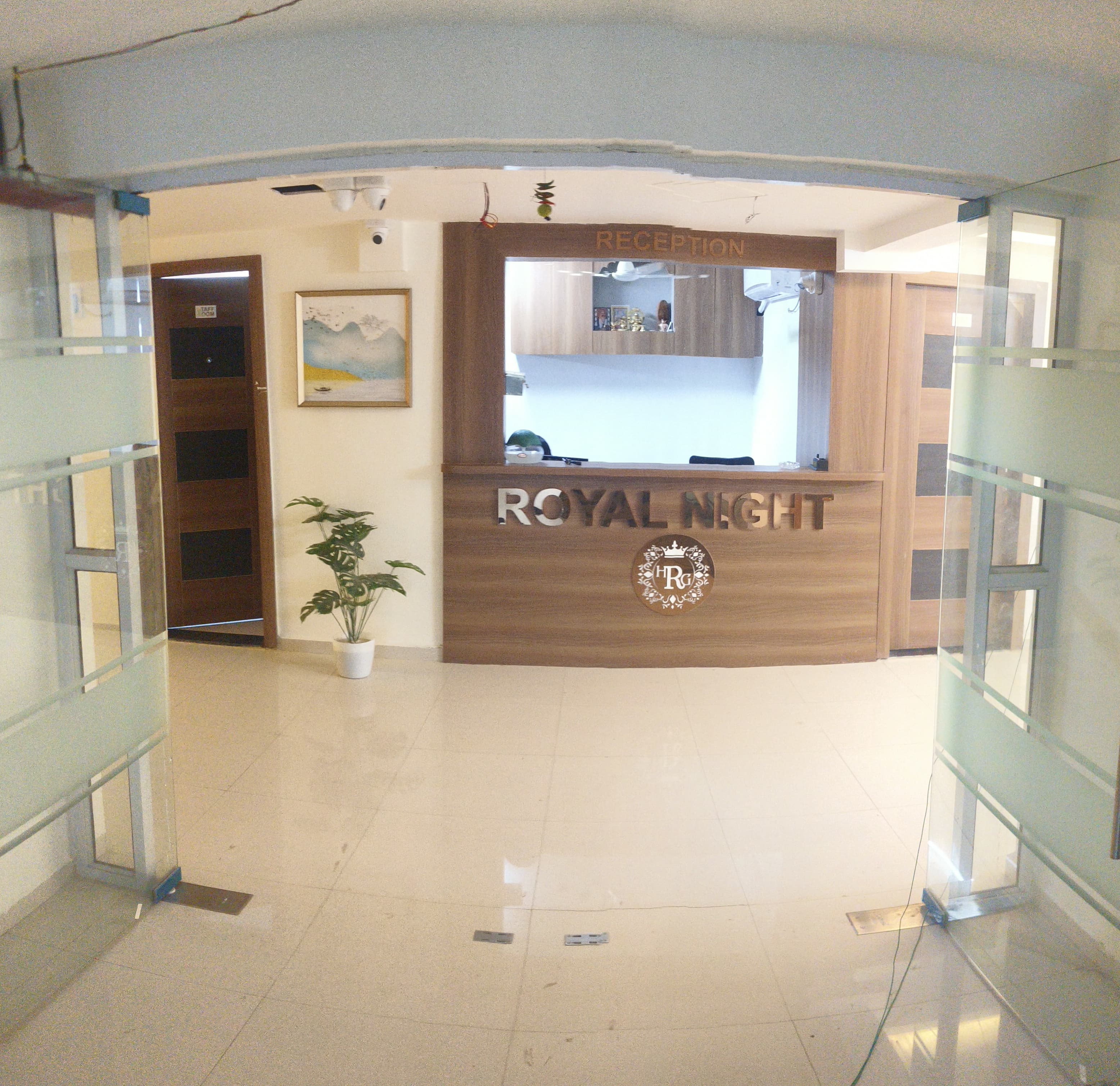 Hotel Royal night guesthouse