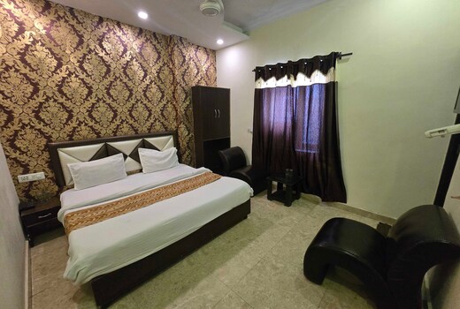 Hotel O golden shiva