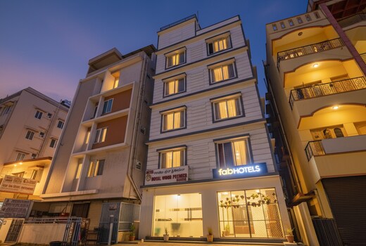 FabHotel Royal Wood Premier - Nr. Domlur