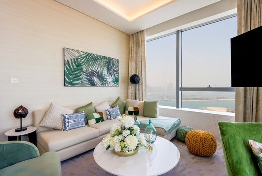 ELIVAAS Curated 1BR with Spectacular Sea Views in Palm Tower