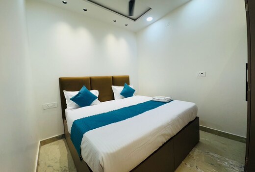 Hotel 7 Star Rohini Sector 17