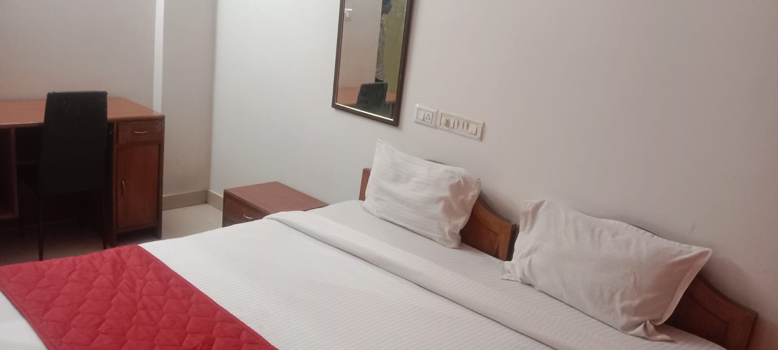SR Hotel's