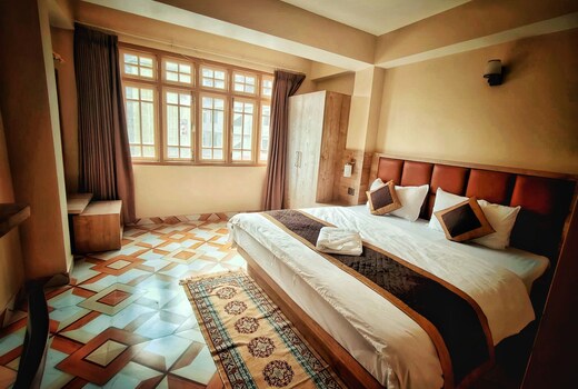 HOTEL NAZOM RETREAT