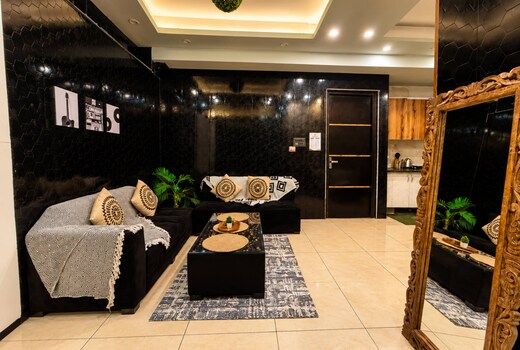 Cozy stay with Jacuzzi Home Theatre Sushant Lok