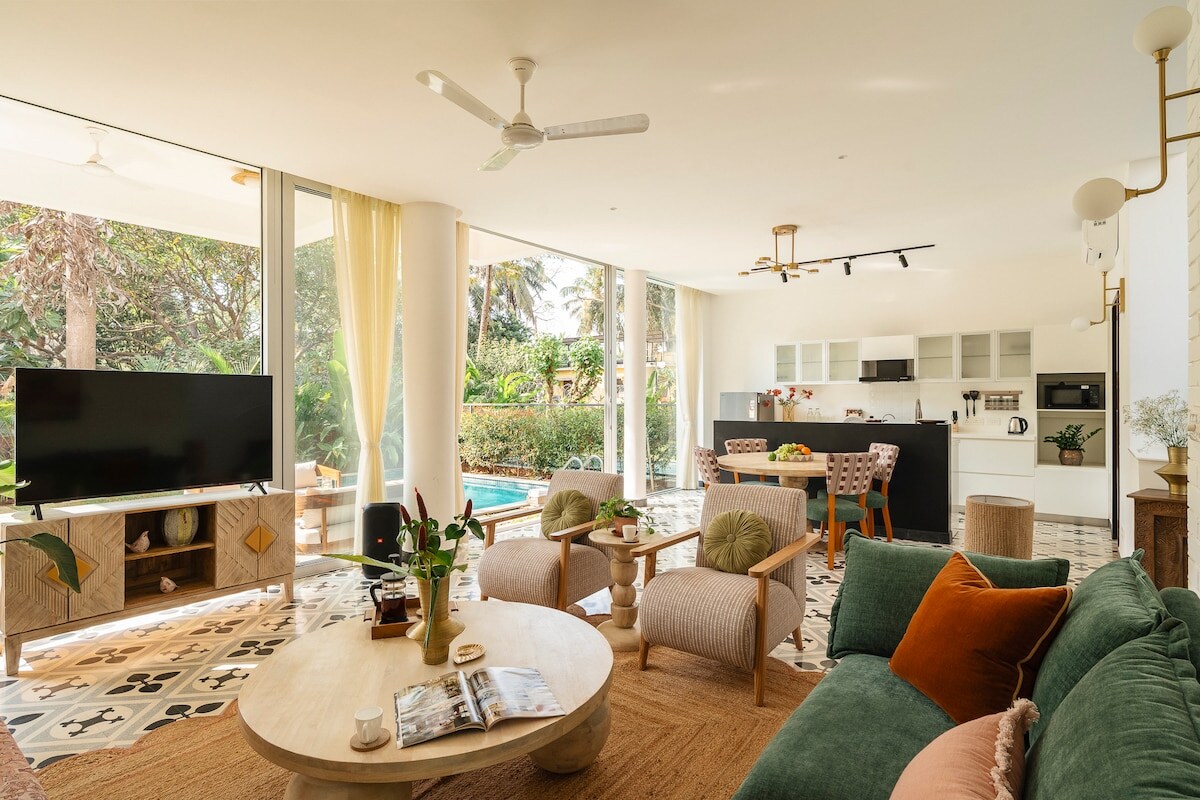 LaAgueda Modern Stay Comfort Convenience