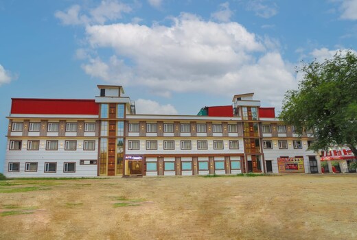 Hotel Trimurti