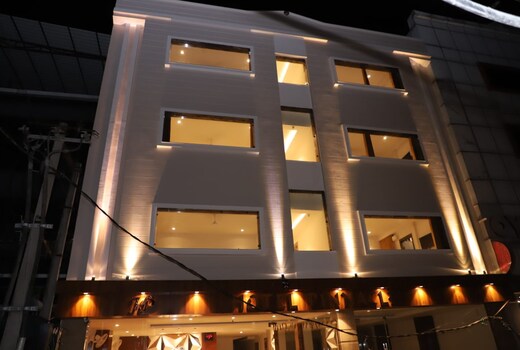HOTEL PINNACLE