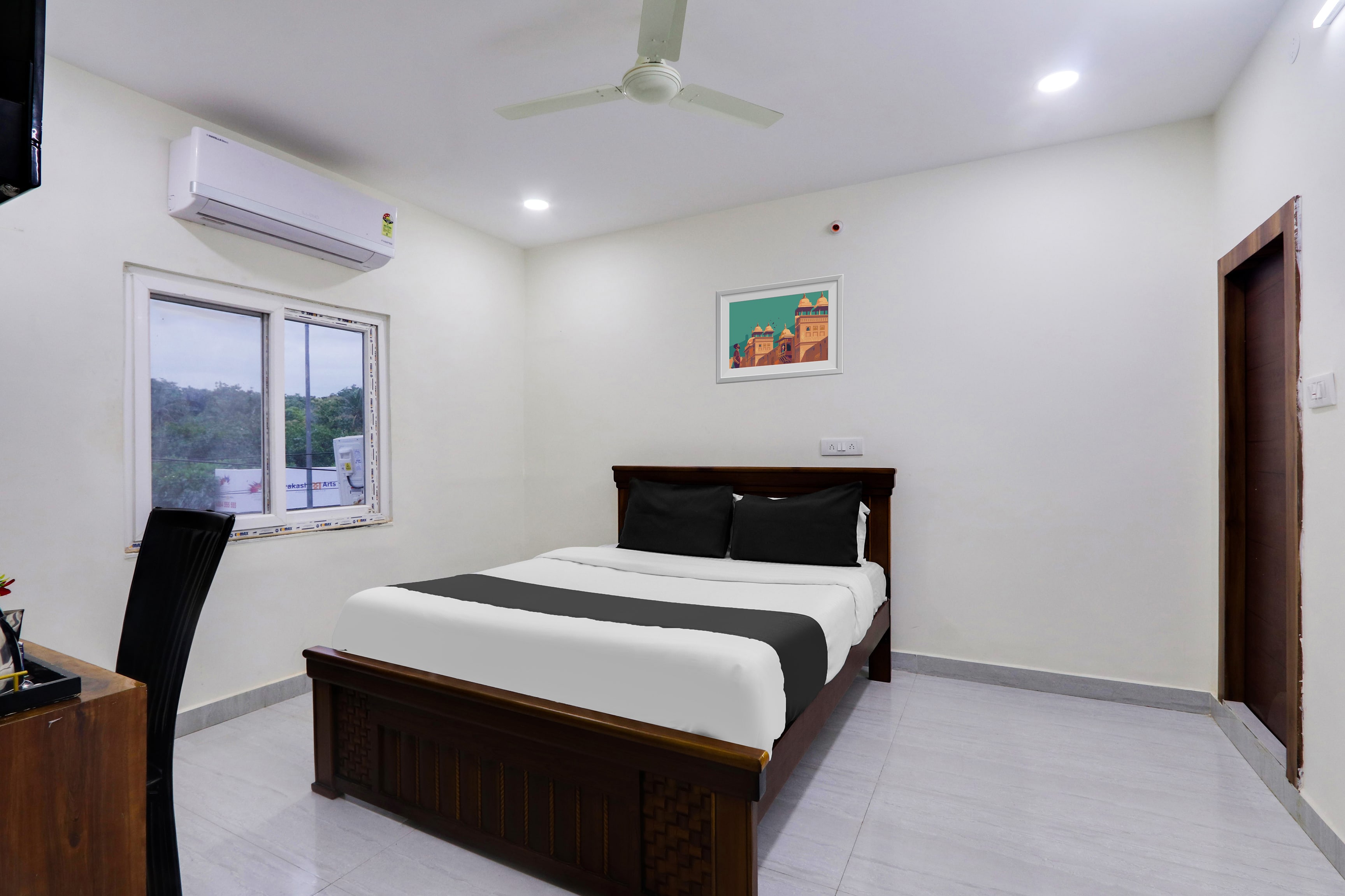 Hotel O Honey Rooms