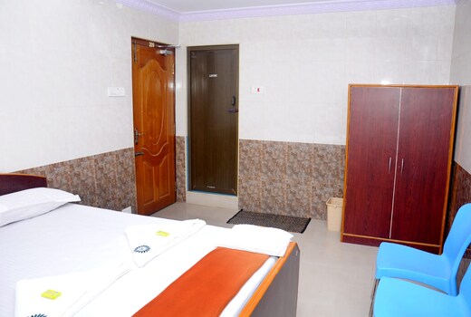 Sri Ramathirivathi hotel Inn