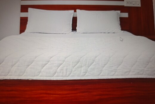Rooms & services
