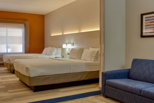 Holiday Inn Express Hotel & Suites BYRAM