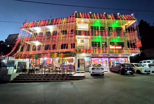Hills View Hotel & Restaurant