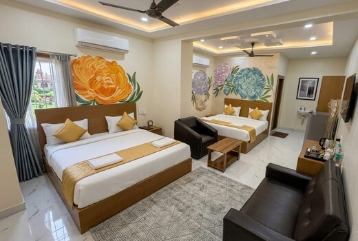 JAY & JAS Hotel