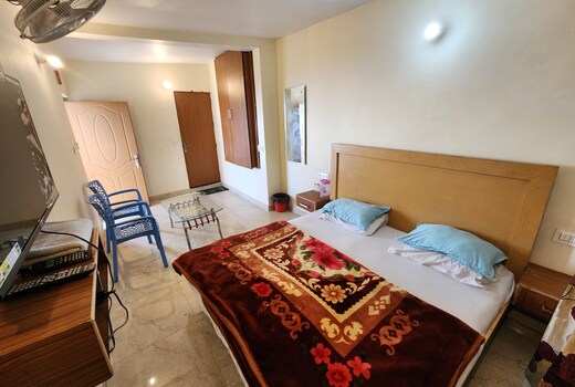 Kapoor's Kitchen and home stay