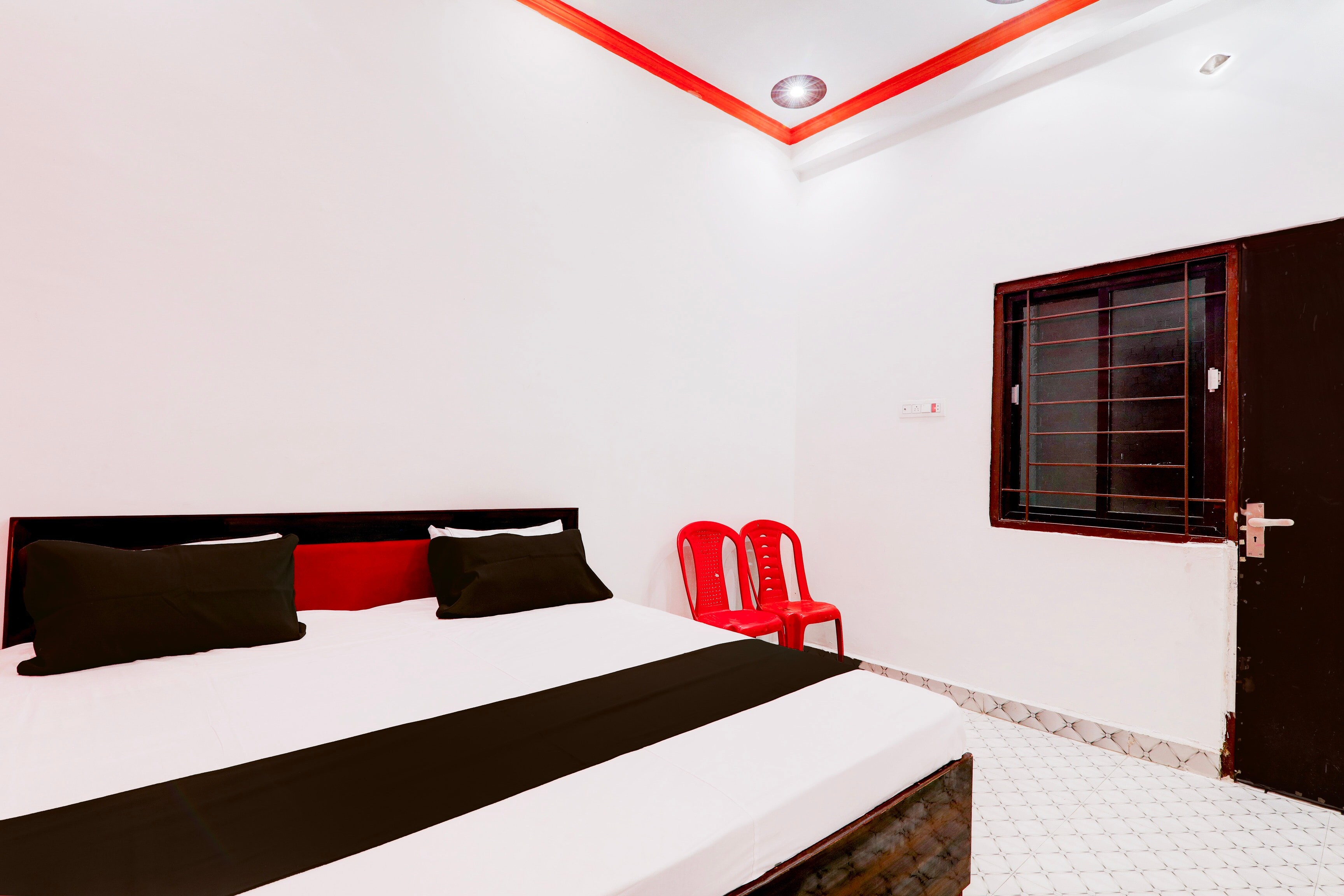 OYO 823892 Hotel sadhna Palace