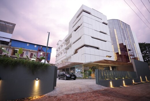 Hilux Courtyard Hotel