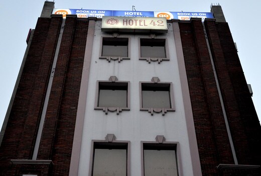 HOTEL 42