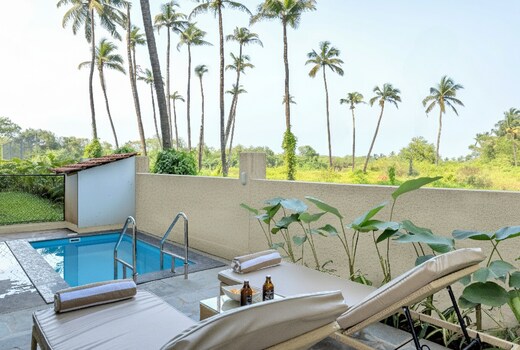 Modern 2BHK with Private Plunge Pool & Lawn | Siolim | Hireavilla