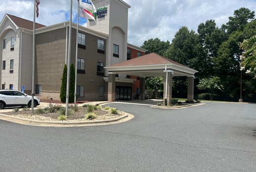 Holiday Inn Express & Suites ALBEMARLE