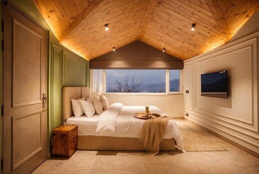 Oak Villa | Plunge Pool | Valley-view 5 BHK