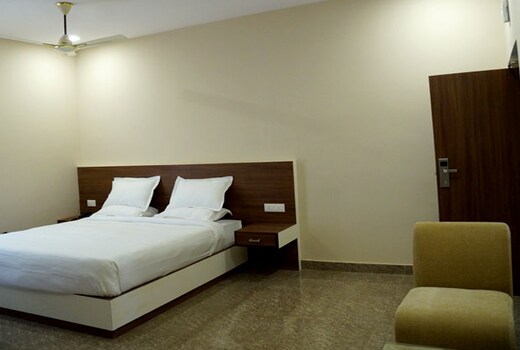 Glaze Hotel and resorts (unit of glaze retail India private limited).