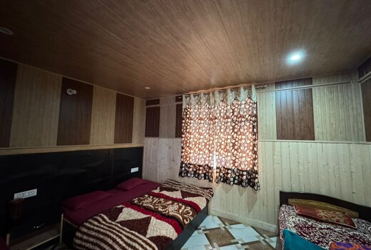 Parvati Homestay - 500 Mtrs From Temple