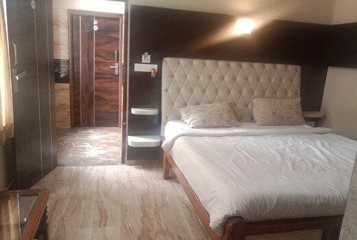 THE ANS DELUXE SUITES AND IN