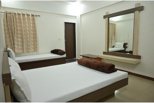 Hotel Roshan Palace