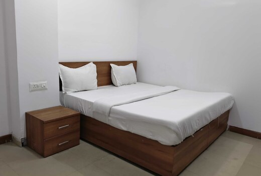 Hotel O Millions 24*7