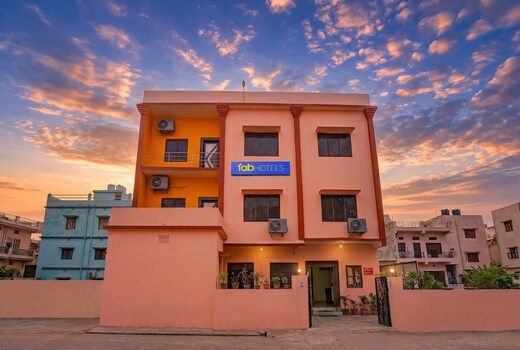 FabHotel Aditya Guest House 3