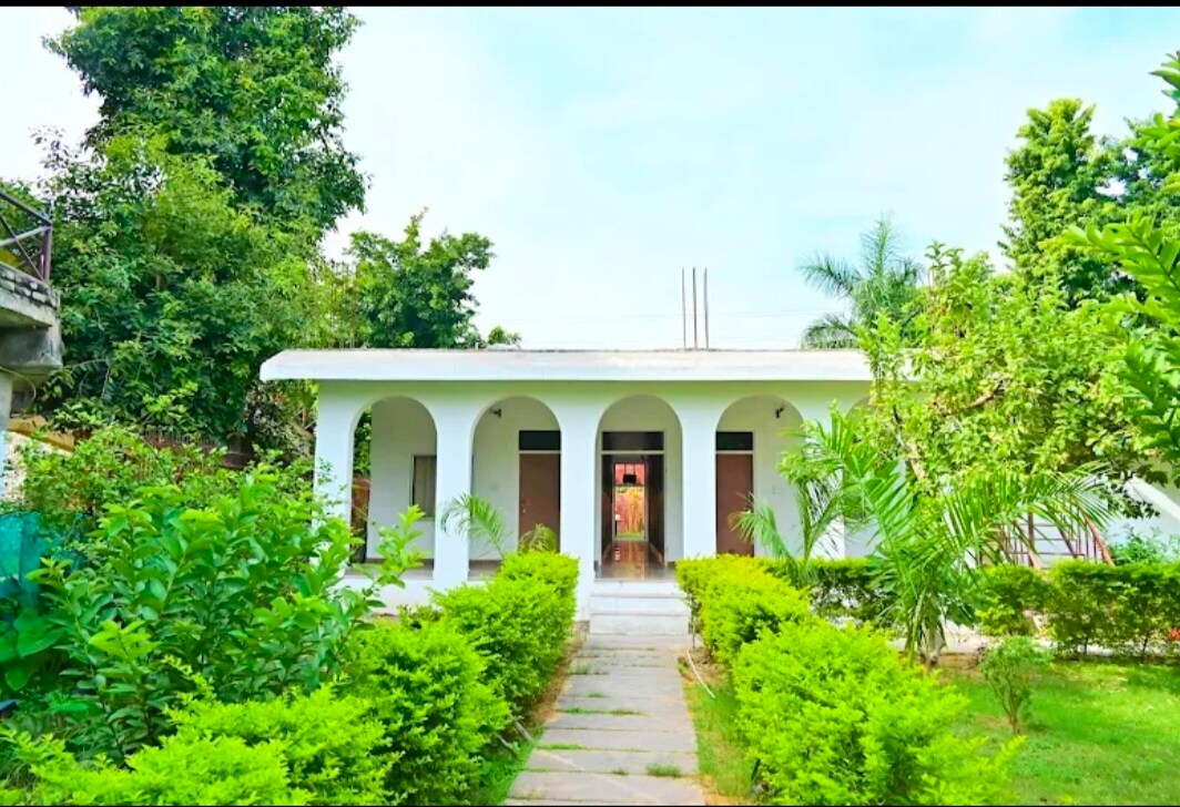 Amar bagh hotel